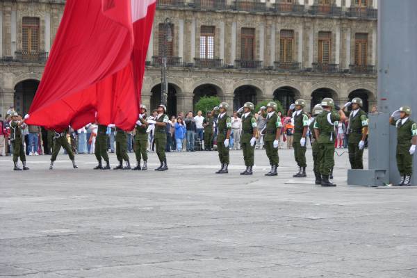 Lowering the Mexican flag, Mexico City