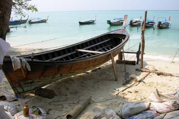 Long tail boats